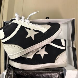 ShuShop Black and White Star Sneakers